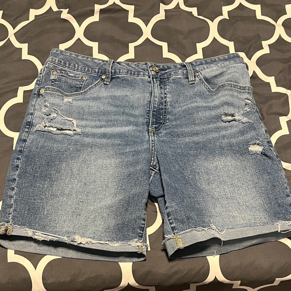 Sam's Club, seven brand, size 12 shorts, relaxed Bermuda.